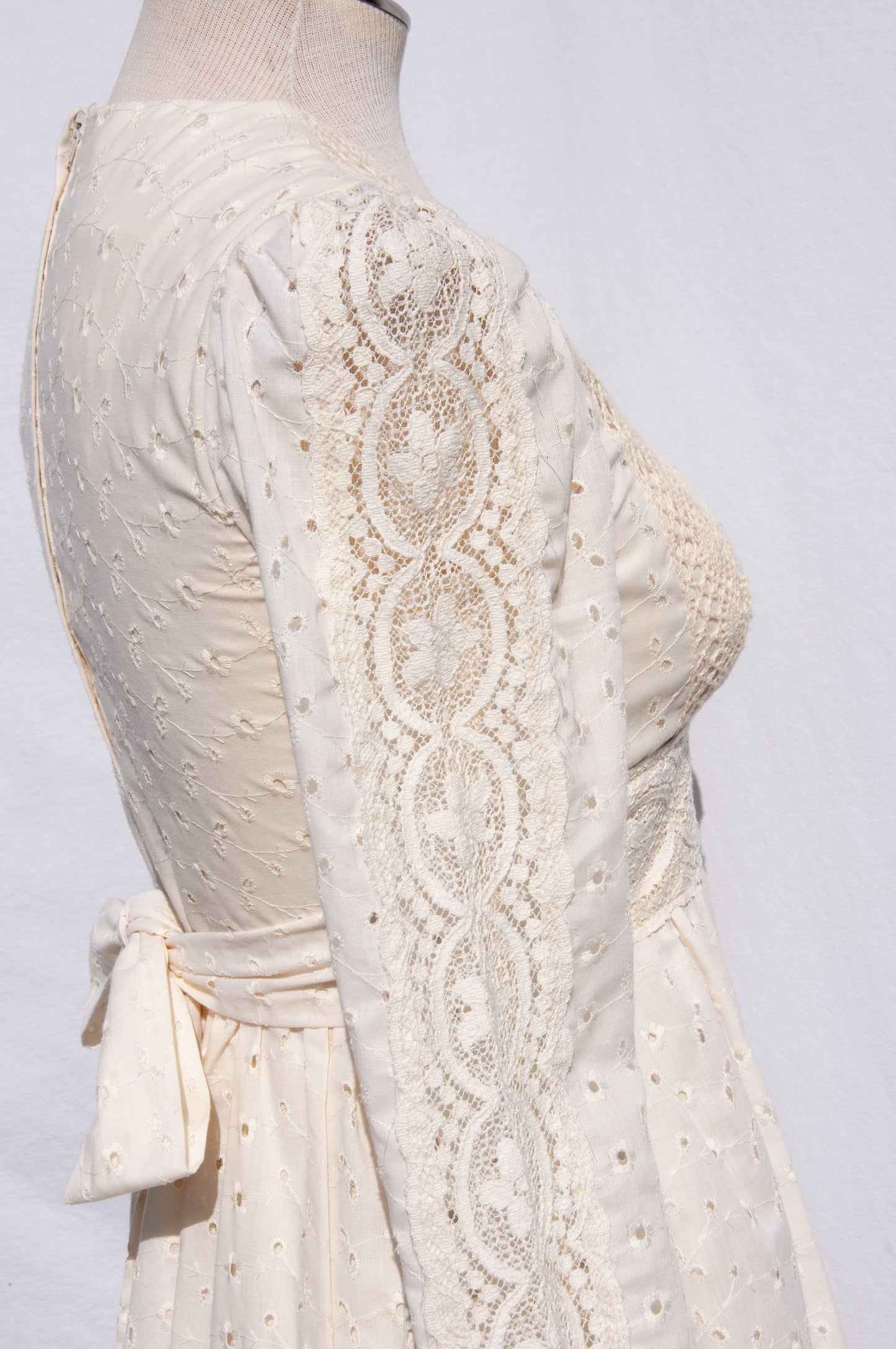 GUNNE SAX VINTAGE 1970S CREAM LACE DRESS