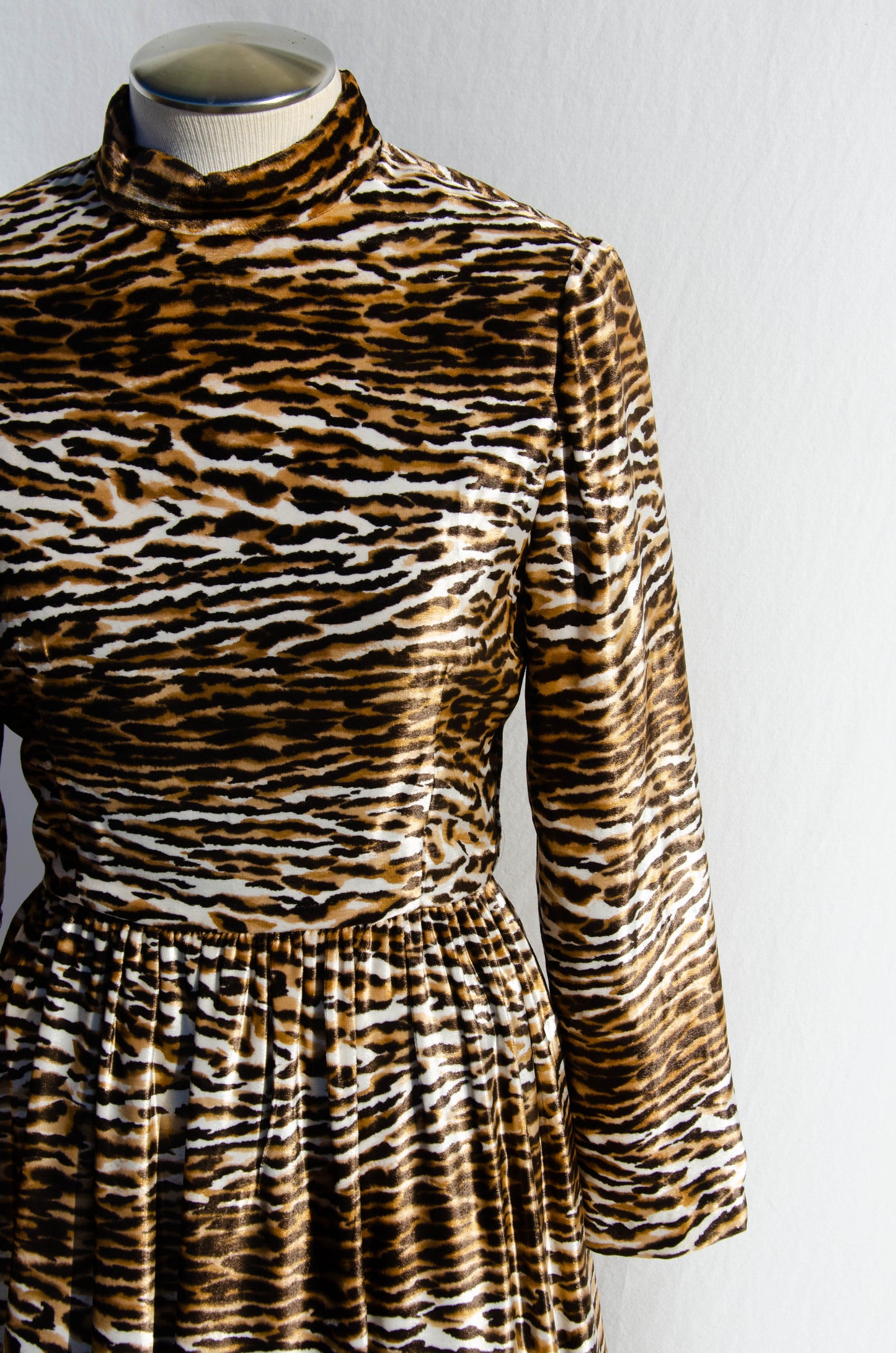 MOLLIE PARNIS DOCUMENTED FALL 1970 VELVET TIGER PRINT MINK TRIMMED DRESS