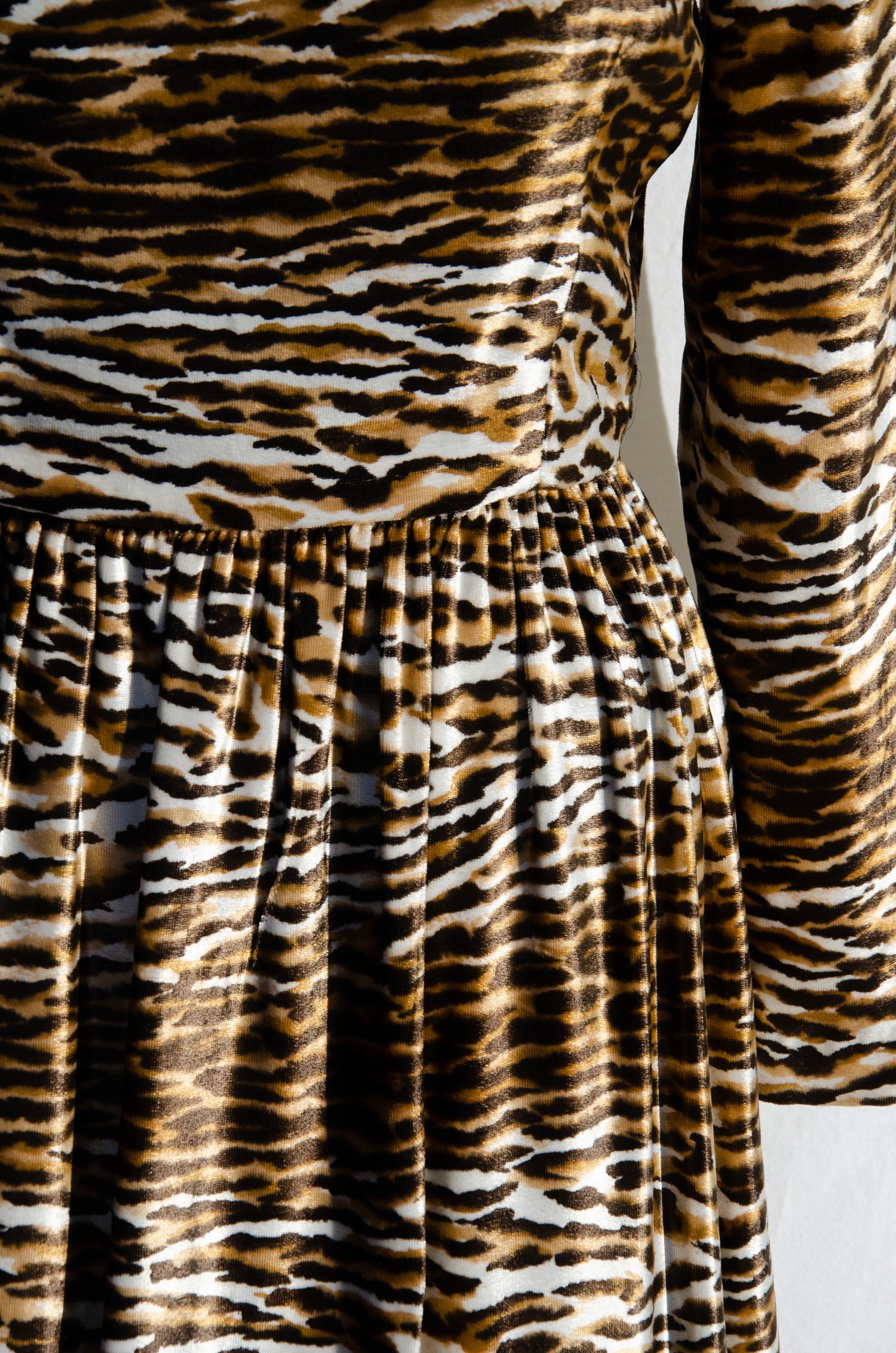 MOLLIE PARNIS DOCUMENTED FALL 1970 VELVET TIGER PRINT MINK TRIMMED DRESS