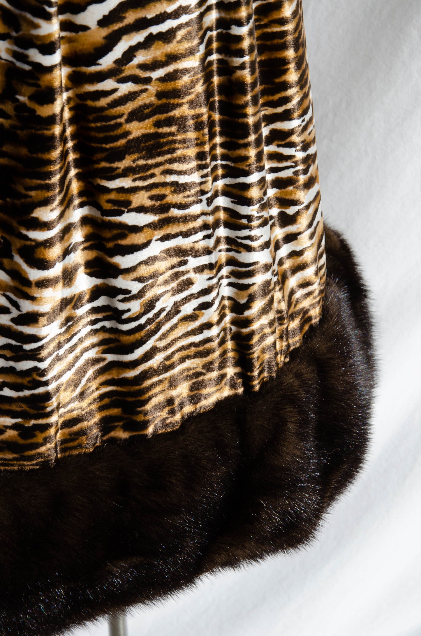 MOLLIE PARNIS DOCUMENTED FALL 1970 VELVET TIGER PRINT MINK TRIMMED DRESS