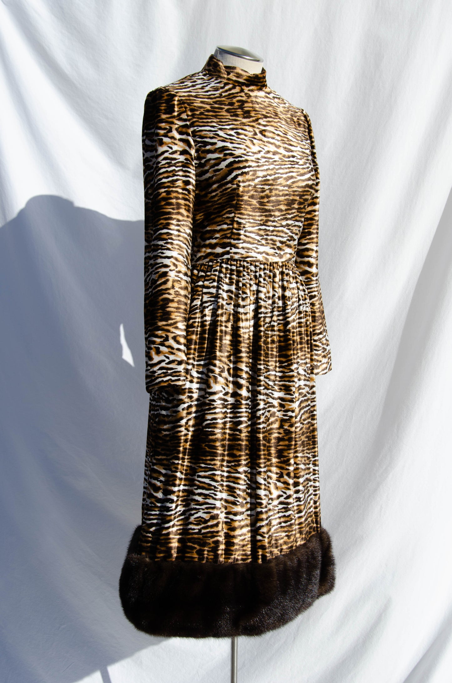 MOLLIE PARNIS DOCUMENTED FALL 1970 VELVET TIGER PRINT MINK TRIMMED DRESS