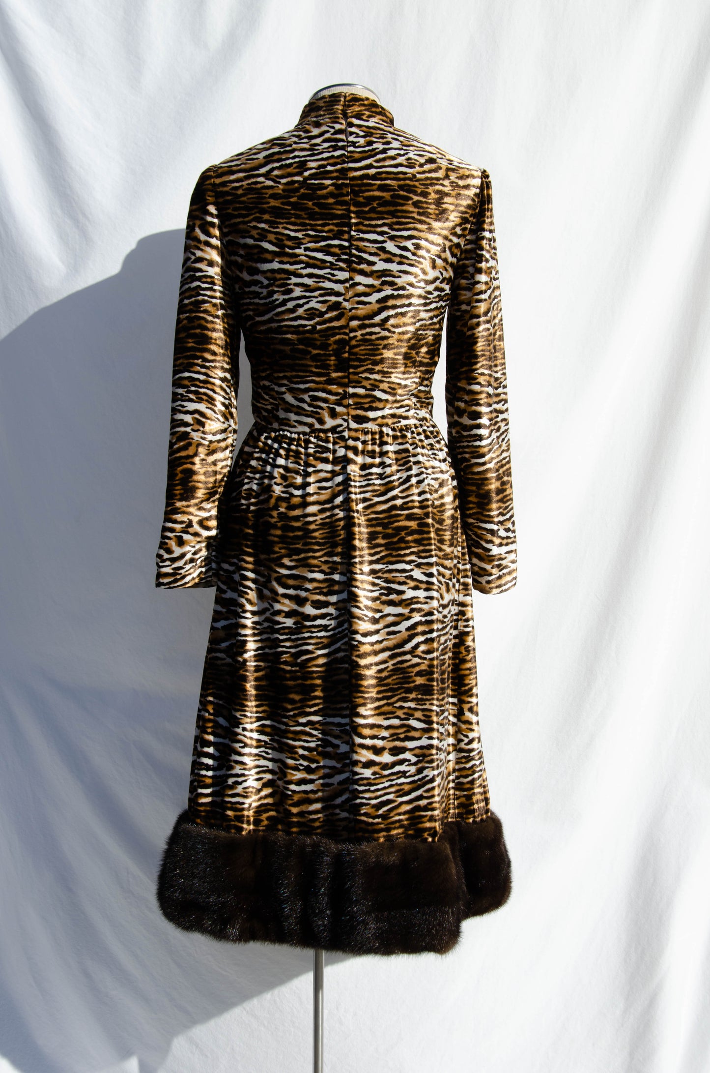 MOLLIE PARNIS DOCUMENTED FALL 1970 VELVET TIGER PRINT MINK TRIMMED DRESS