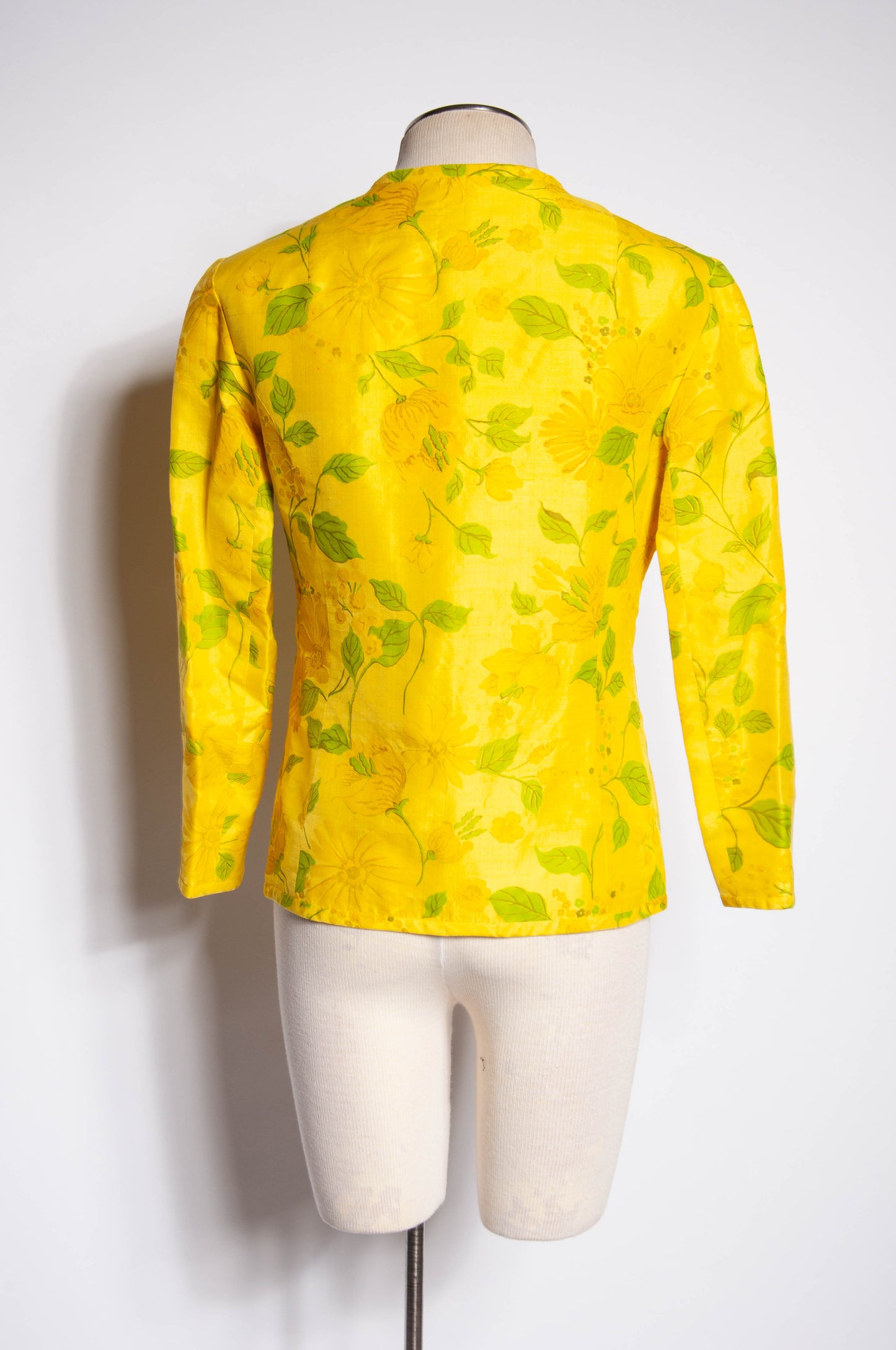 VINTAGE 1960S LIGHTWEIGHT YELLOW FLORAL SILK JACKET