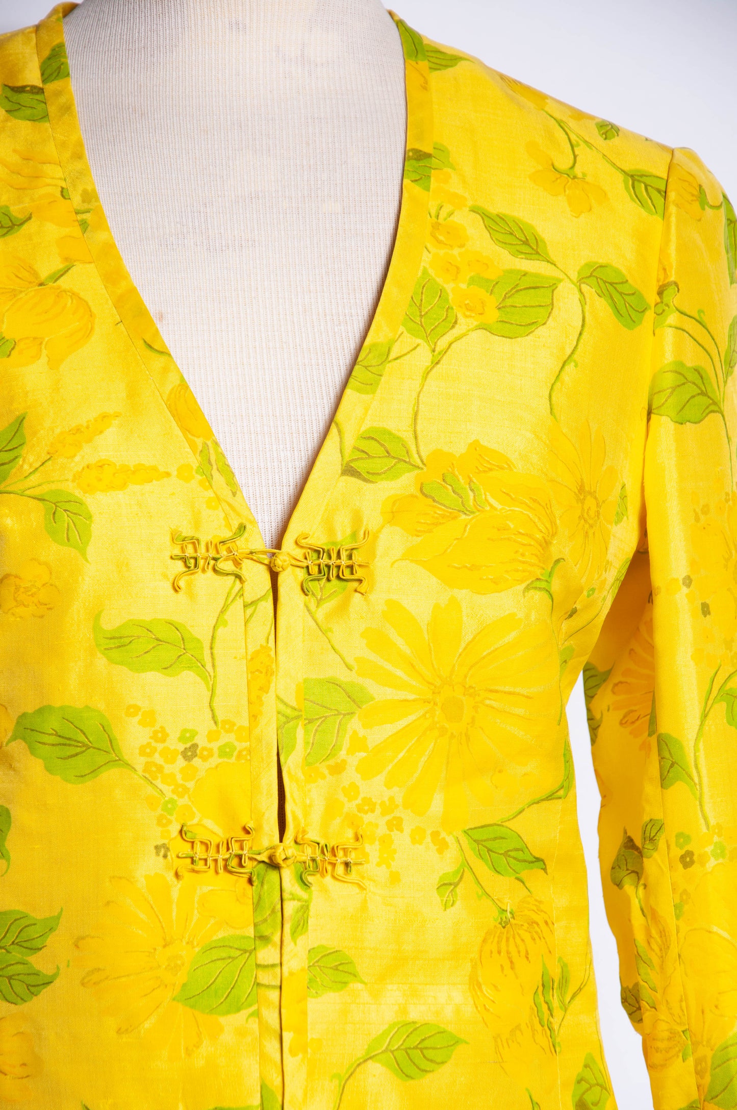 VINTAGE 1960S LIGHTWEIGHT YELLOW FLORAL SILK JACKET