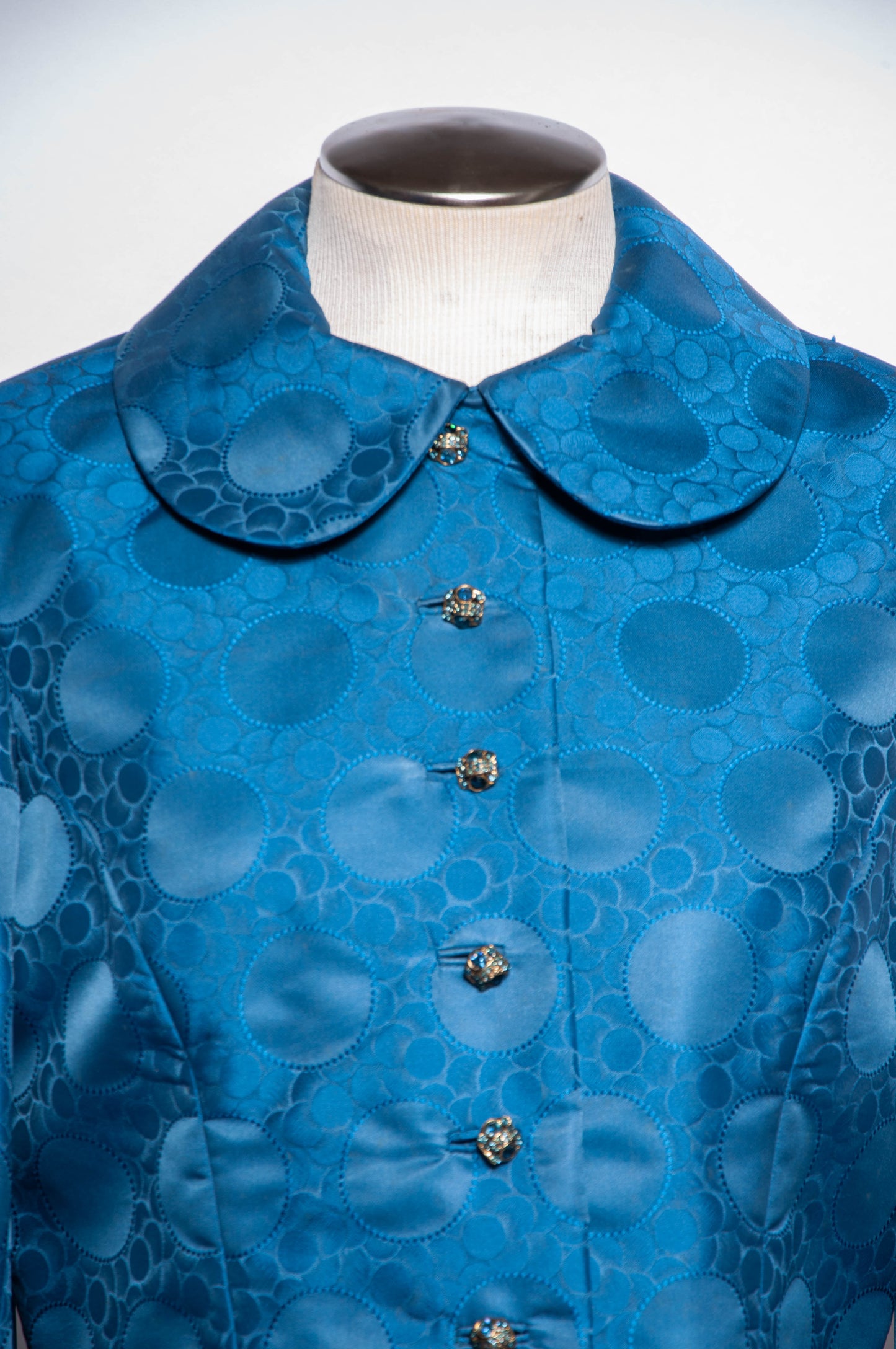 ADELE SIMPSON VINTAGE 1960S BLUE SILK JACQUARD POLKA DOT CROPPED JACKET