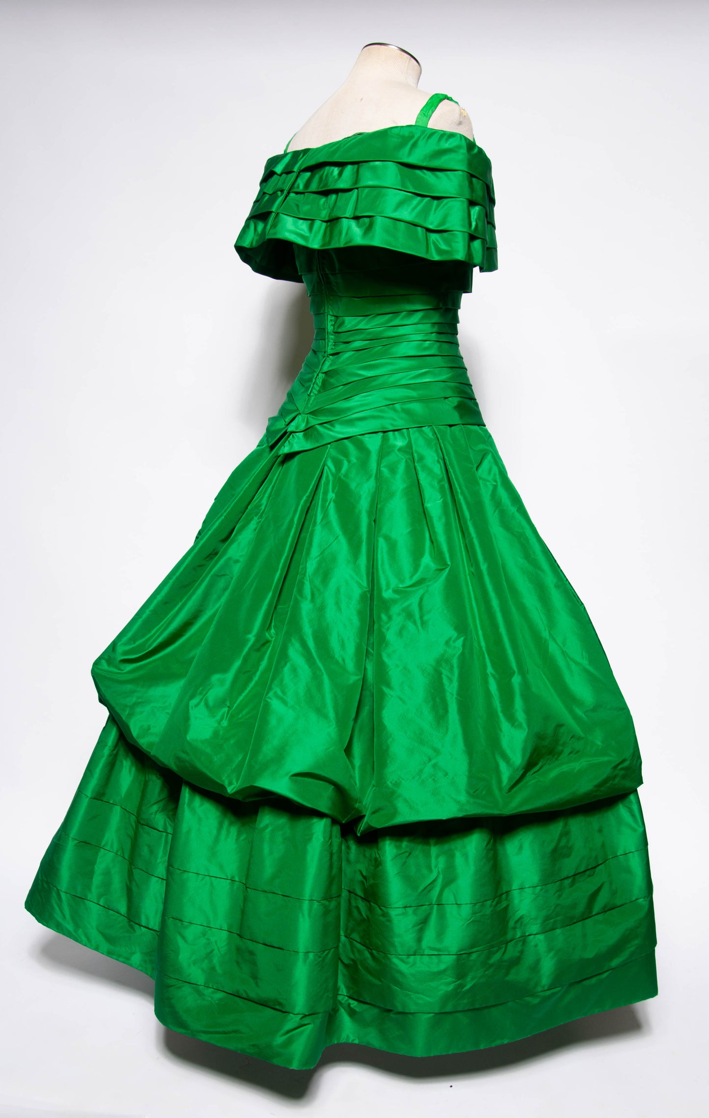 ARNOLD SCAASI BOUTIQUE VINTAGE 1990S GREEN SILK BALL GOWN